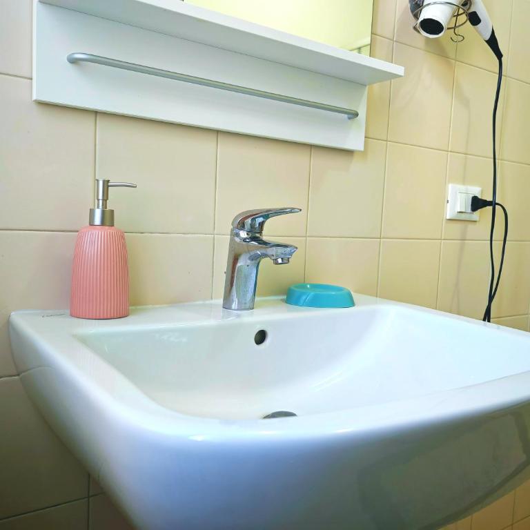 Goldmine Guest House 2 - Camera Singola con Bagno in Comune - 13
