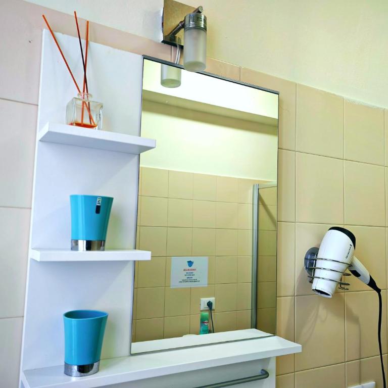 Goldmine Guest House 2 - Camera Singola con Bagno in Comune - 17