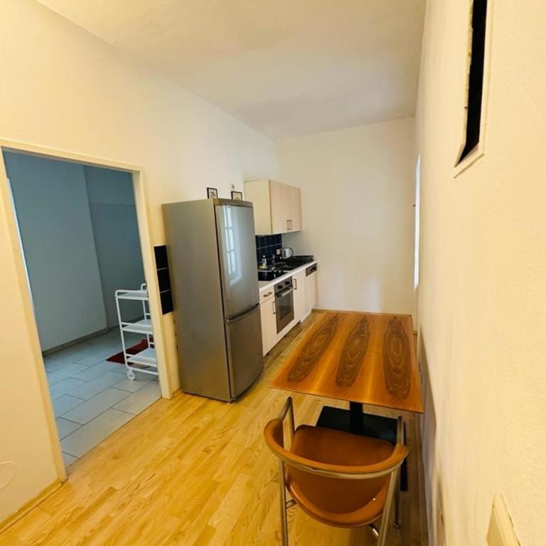 Wohnung mit einem Schlafzimmer mit Trennwand - Apartment - 3