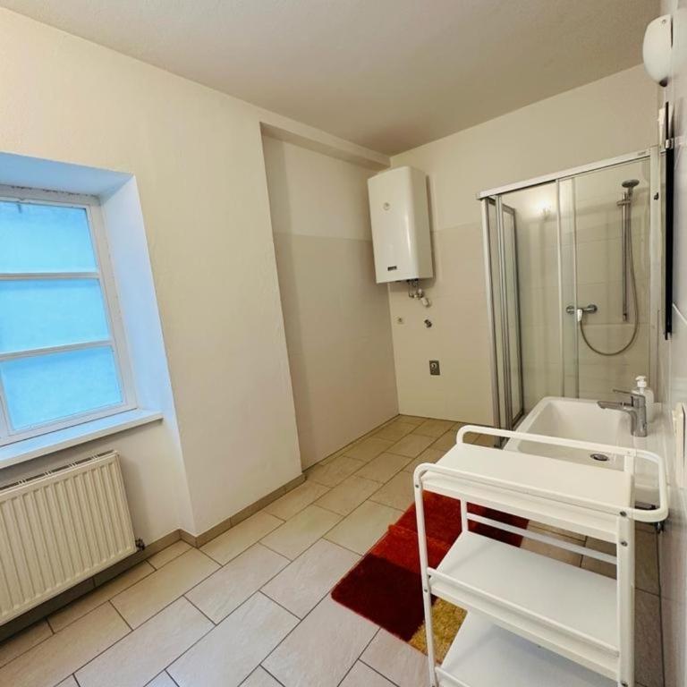 Wohnung mit einem Schlafzimmer mit Trennwand - Apartment - 5