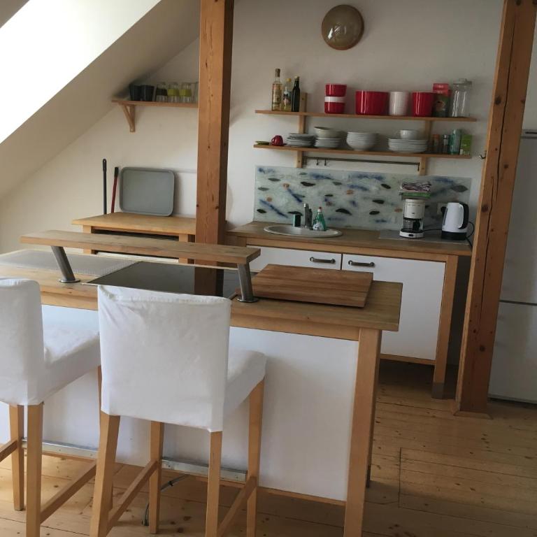 Dachgeschosswohnung mit 2 Schlafzimmern - Apartment - 2