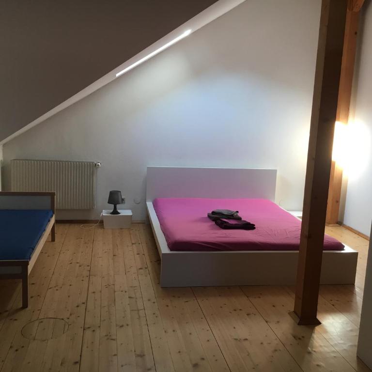 Dachgeschosswohnung mit 2 Schlafzimmern - Apartment - 4