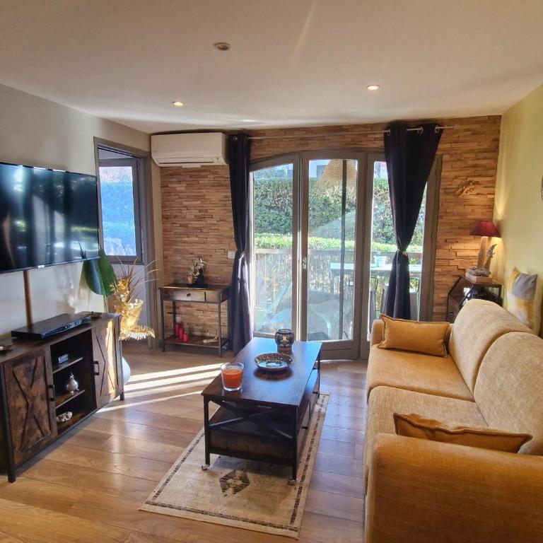 Appartement 2 pièces climatisé avec terrasse et parking à Ste Maxime - FR-1-780-43 - Apartment - 25