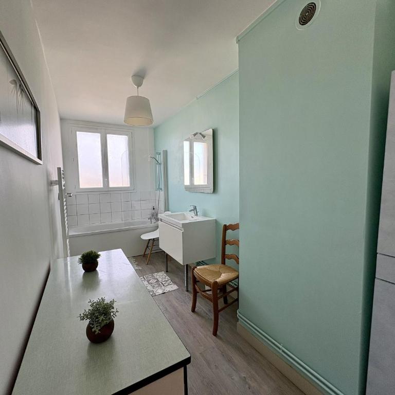 Appartement cosy rénové vue mer, proche plage et animations - FR-1-323-472 - Apartment - 19