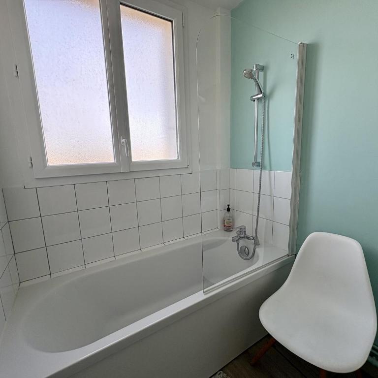 Appartement cosy rénové vue mer, proche plage et animations - FR-1-323-472 - Apartment - 28