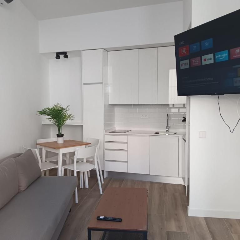 Francos Rodriguez1 Apartments - Estudio - 2