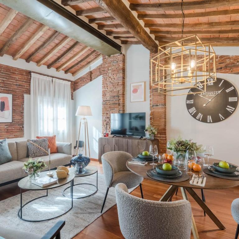 Dorina Penthouse 2 bedrooms 2 bathrooms in Lucca - Two-Bedroom Apartment - 1