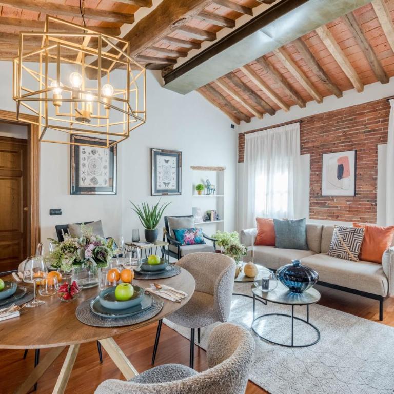Dorina Penthouse 2 bedrooms 2 bathrooms in Lucca - Two-Bedroom Apartment - 2