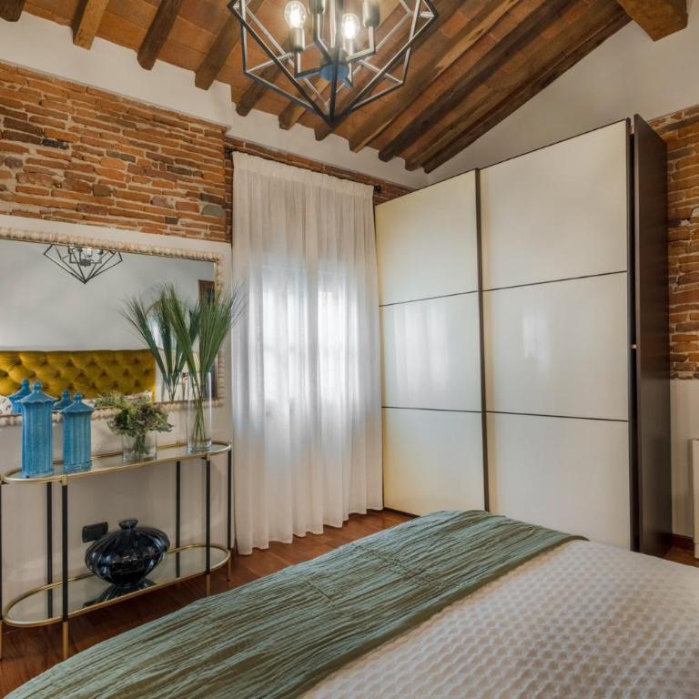 Dorina Penthouse 2 bedrooms 2 bathrooms in Lucca - Two-Bedroom Apartment - 11
