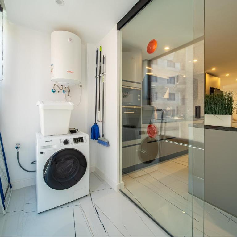 Becky Deluxe Apartament 3bd by HH - Three-Bedroom Apartment - 18