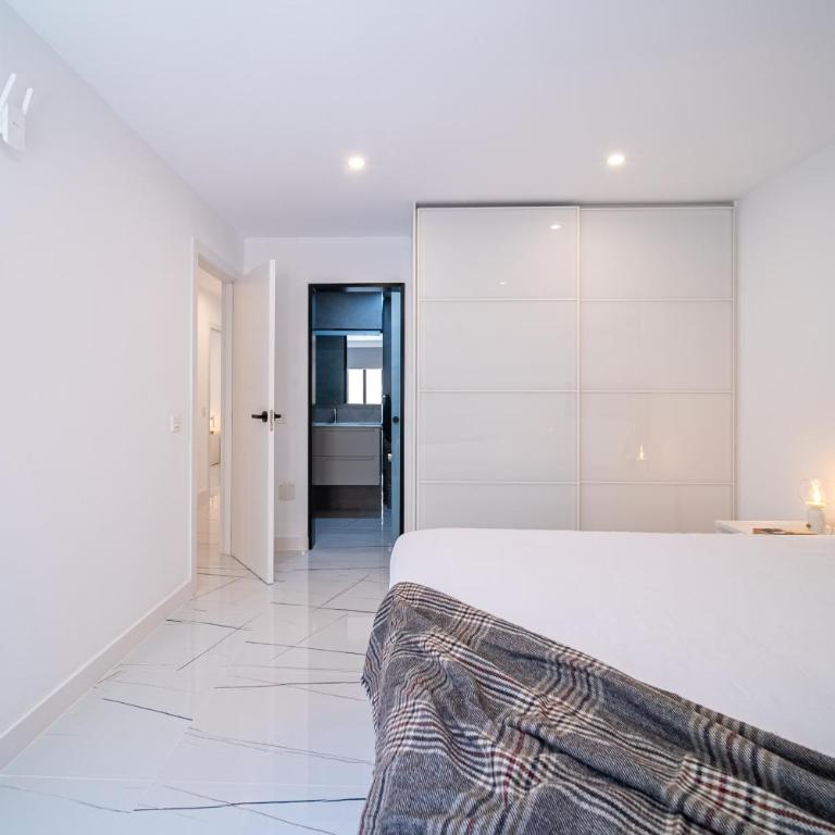 Becky Deluxe Apartament 3bd by HH - Three-Bedroom Apartment - 33
