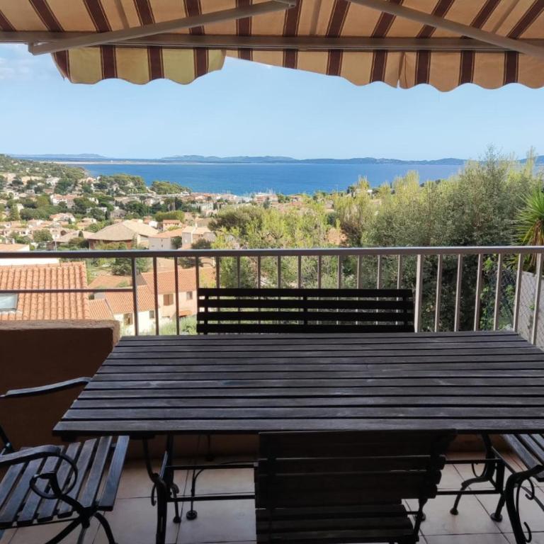 2-room apartment with a magnificent view of the sea, in carqueiranne in the var, 12km from the isles de porquerolles boarding port – 2/4 people - Villa 1 Chambre - 1