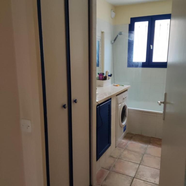 2-room apartment with a magnificent view of the sea, in carqueiranne in the var, 12km from the isles de porquerolles boarding port – 2/4 people - Villa 1 Chambre - 5