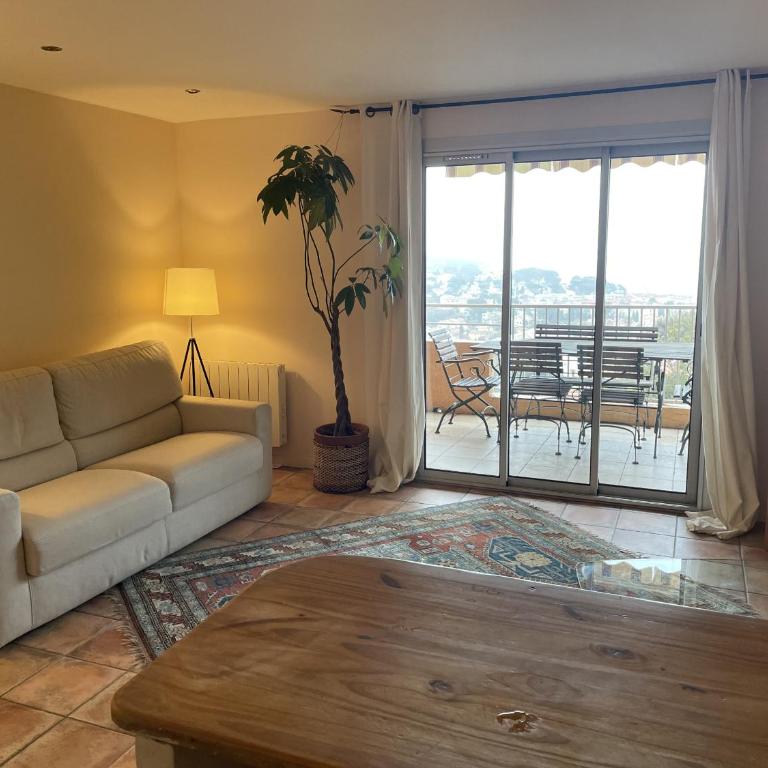 2-room apartment with a magnificent view of the sea, in carqueiranne in the var, 12km from the isles de porquerolles boarding port – 2/4 people - Villa 1 Chambre - 6