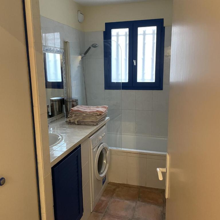 2-room apartment with a magnificent view of the sea, in carqueiranne in the var, 12km from the isles de porquerolles boarding port – 2/4 people - Villa 1 Chambre - 13