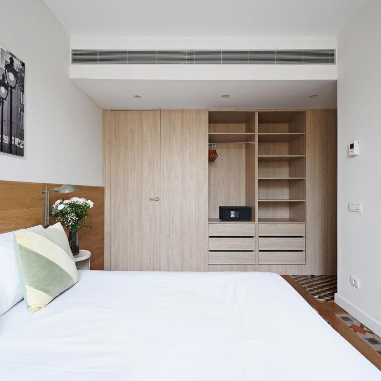 Ola Living Boqueria - Three-Bedroom Apartment - 7