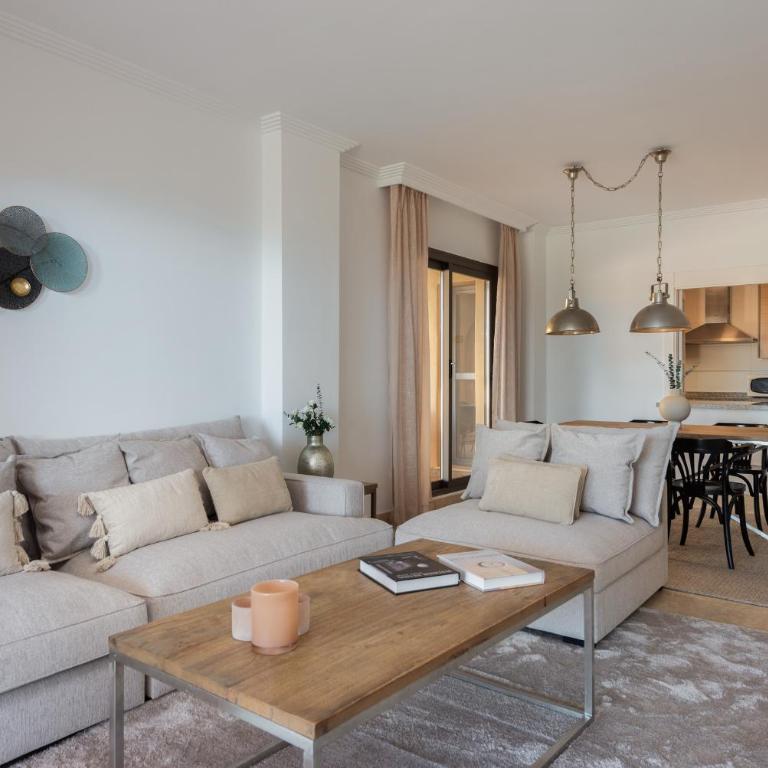 Serene 3-Bedroom with Sea and Sunset Views - Three-Bedroom Apartment - 3