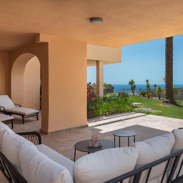 Serene 3-Bedroom with Sea and Sunset Views - Three-Bedroom Apartment - 4