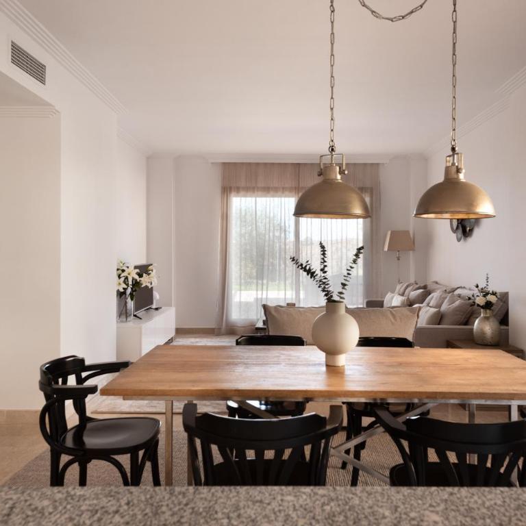 Serene 3-Bedroom with Sea and Sunset Views - Three-Bedroom Apartment - 9