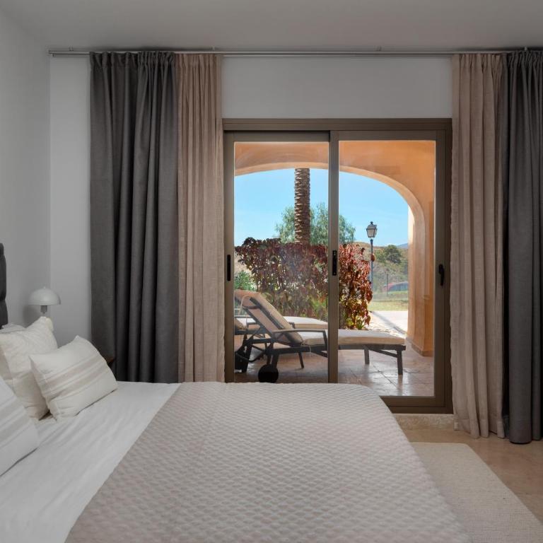 Serene 3-Bedroom with Sea and Sunset Views - Three-Bedroom Apartment - 14