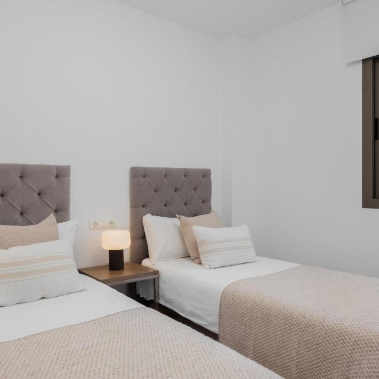 Serene 3-Bedroom with Sea and Sunset Views - Three-Bedroom Apartment - 19