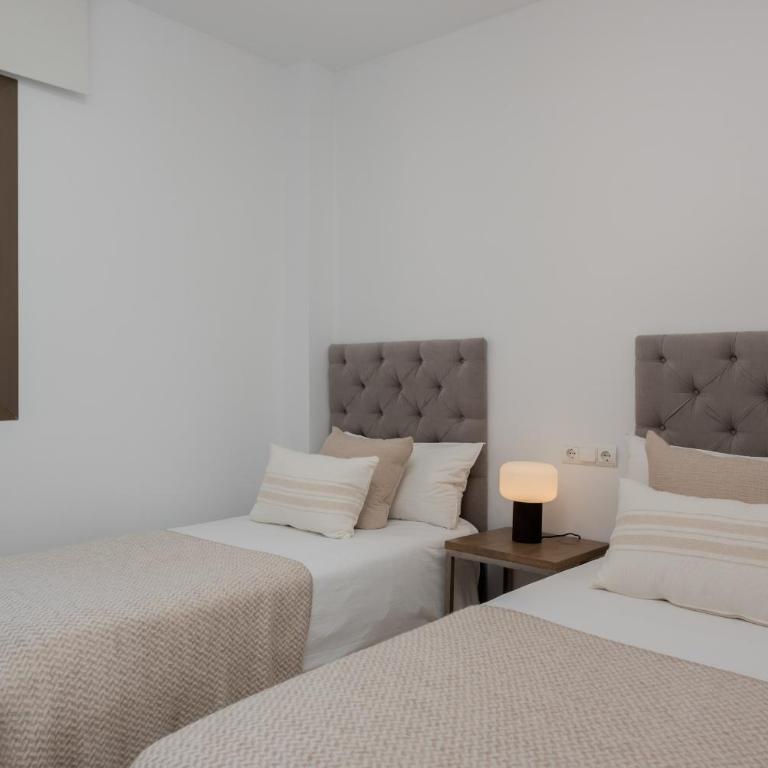 Serene 3-Bedroom with Sea and Sunset Views - Three-Bedroom Apartment - 17
