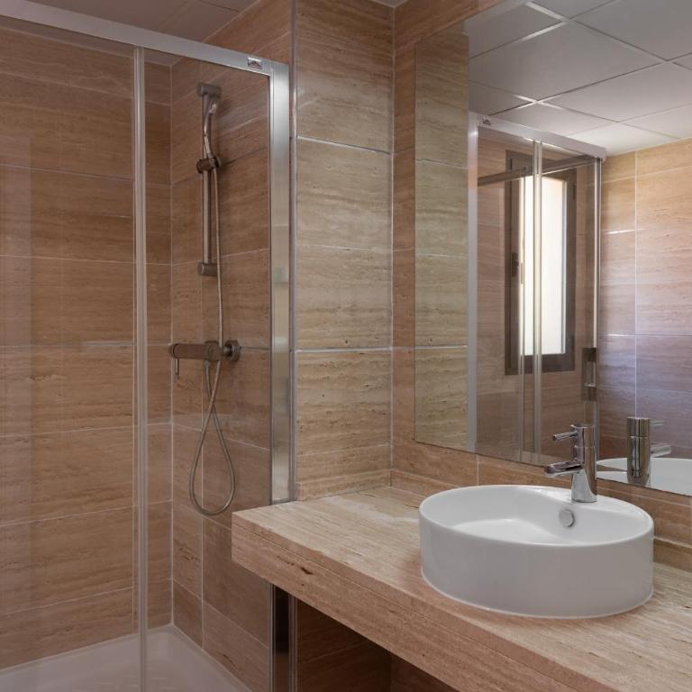 Serene 3-Bedroom with Sea and Sunset Views - Three-Bedroom Apartment - 21