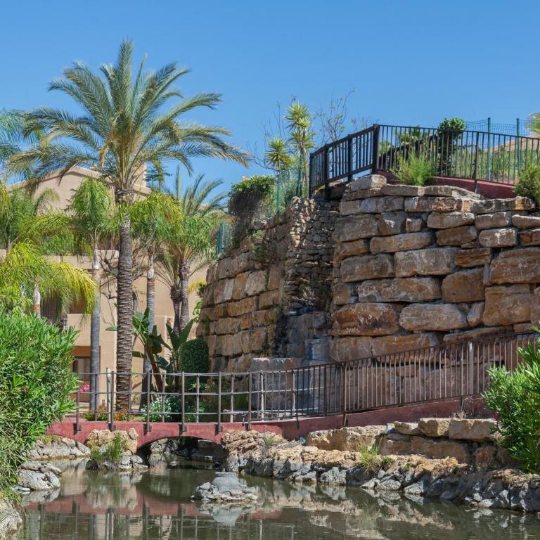 Serene 3-Bedroom with Sea and Sunset Views - Three-Bedroom Apartment - 30