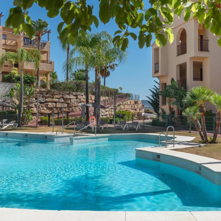 Serene 3-Bedroom with Sea and Sunset Views - Three-Bedroom Apartment - 33