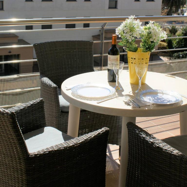 Precioso piso en Roses con piscina y parking AV-18 - Apartamento de 1 dormitorio - 6