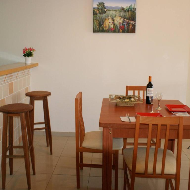 Precioso piso en Roses con piscina y parking AV-18 - Apartamento de 1 dormitorio - 12