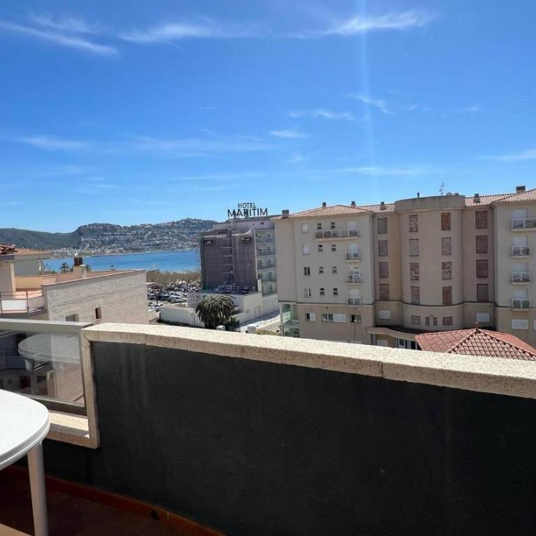 Bonito dúplex con vista mar y aparcamiento AV-02 - Three-Bedroom Apartment - 1