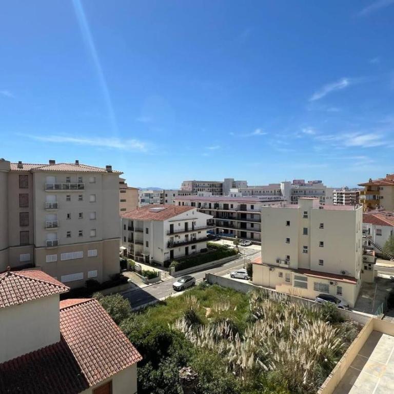 Bonito dúplex con vista mar y aparcamiento AV-02 - Three-Bedroom Apartment - 5
