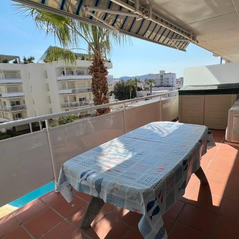 Bonito piso en Roses con piscina y parking AV-66 - Two-Bedroom Apartment - 16