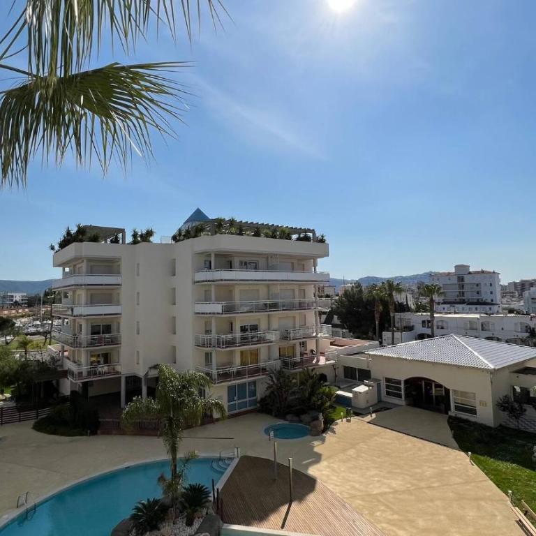 Bonito piso en Roses con piscina y parking AV-66 - Two-Bedroom Apartment - 26
