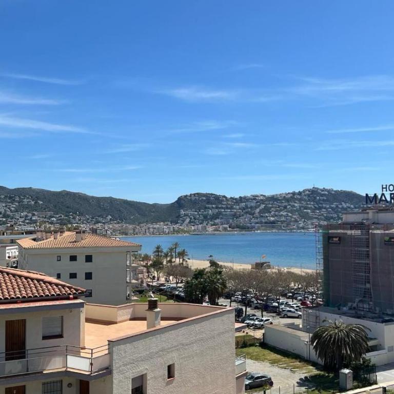 Bonito dúplex con vista mar y aparcamiento AV-02 - Three-Bedroom Apartment - 38