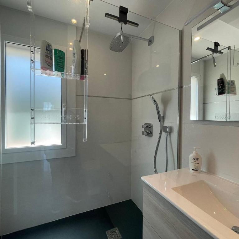 Precioso apartamento con vistas espectaculares de la Bahia Roses AV-48 - Apartamento de 2 dormitorios - 35