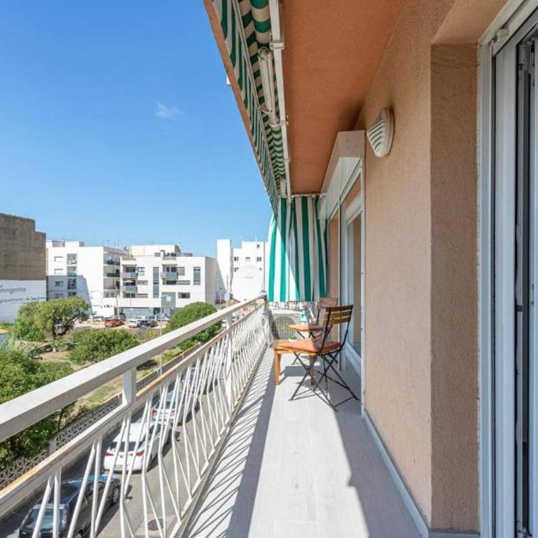 Apartamento frente al mar centro Roses AV-59 - Three-Bedroom Apartment - 4