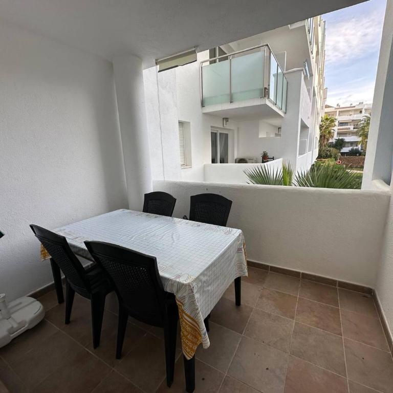 Apartamento con vistas a la psicina comunitaria AV-29 - Two-Bedroom Apartment - 2