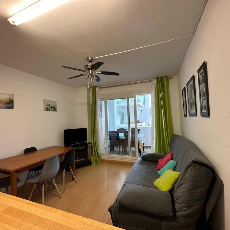 Apartamento con vistas a la psicina comunitaria AV-29 - Two-Bedroom Apartment - 10