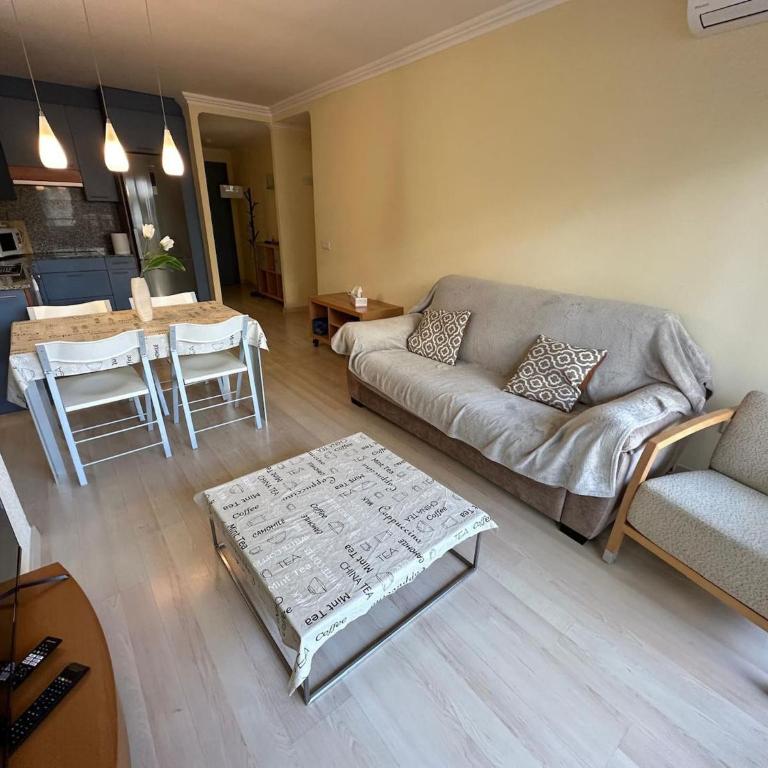 Apartamento con parking y piscina comunitaria AV-42 - Two-Bedroom Apartment - 6