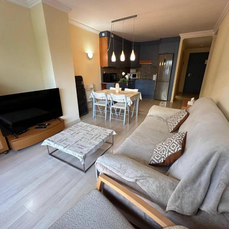 Apartamento con parking y piscina comunitaria AV-42 - Two-Bedroom Apartment - 13