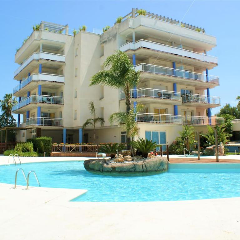 Apartamento con parking y piscina comunitaria AV-42 - Two-Bedroom Apartment - 24