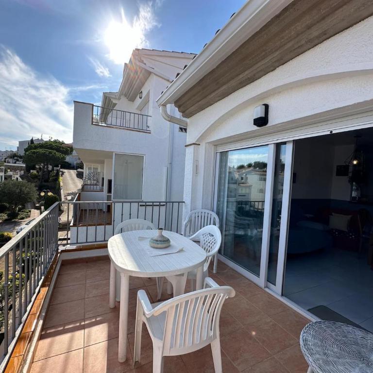Apartamento vista piscina AV-28 - One-Bedroom Apartment - 1