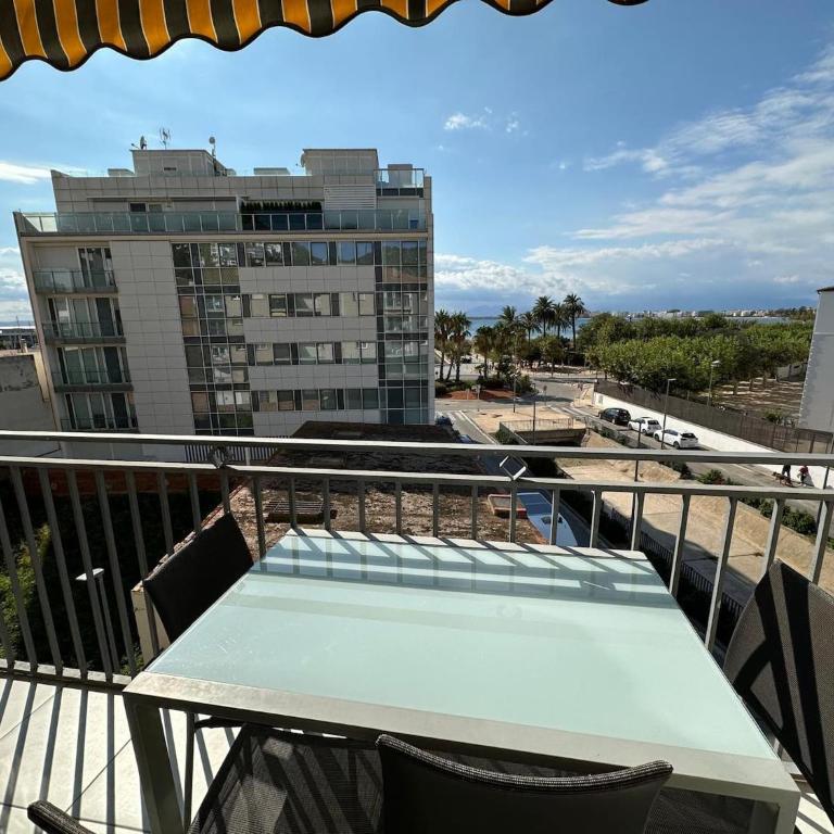 Precioso piso moderno vista mar Roses AV-61 - Two-Bedroom Family Apartment - 2