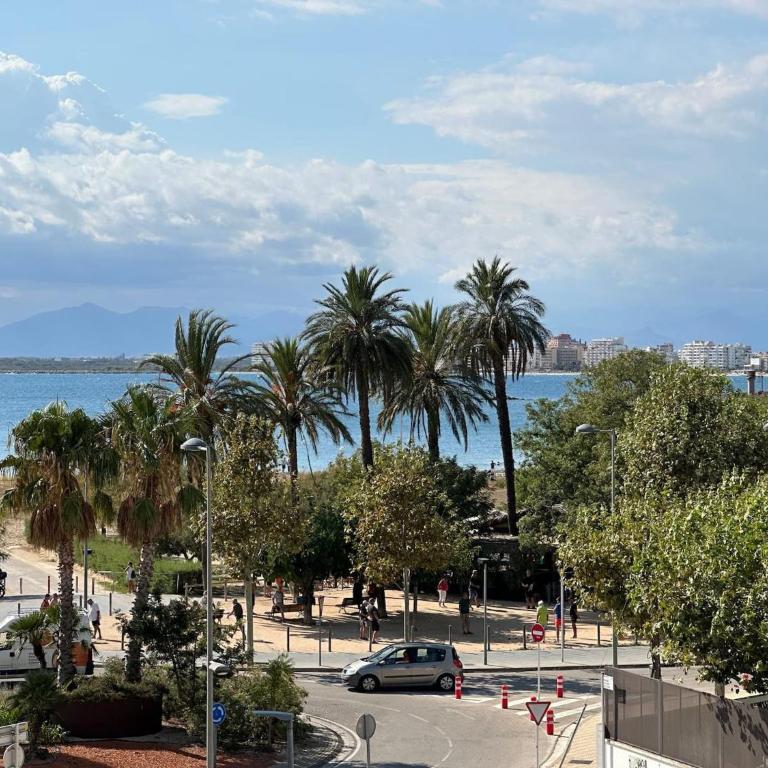 Precioso piso moderno vista mar Roses AV-61 - Two-Bedroom Family Apartment - 1