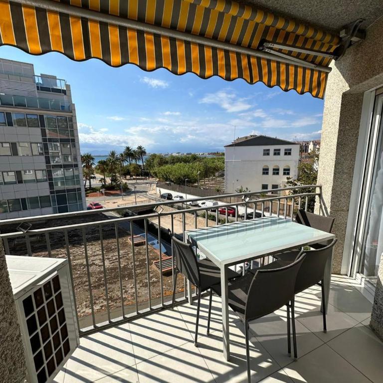 Precioso piso moderno vista mar Roses AV-61 - Two-Bedroom Family Apartment - 9