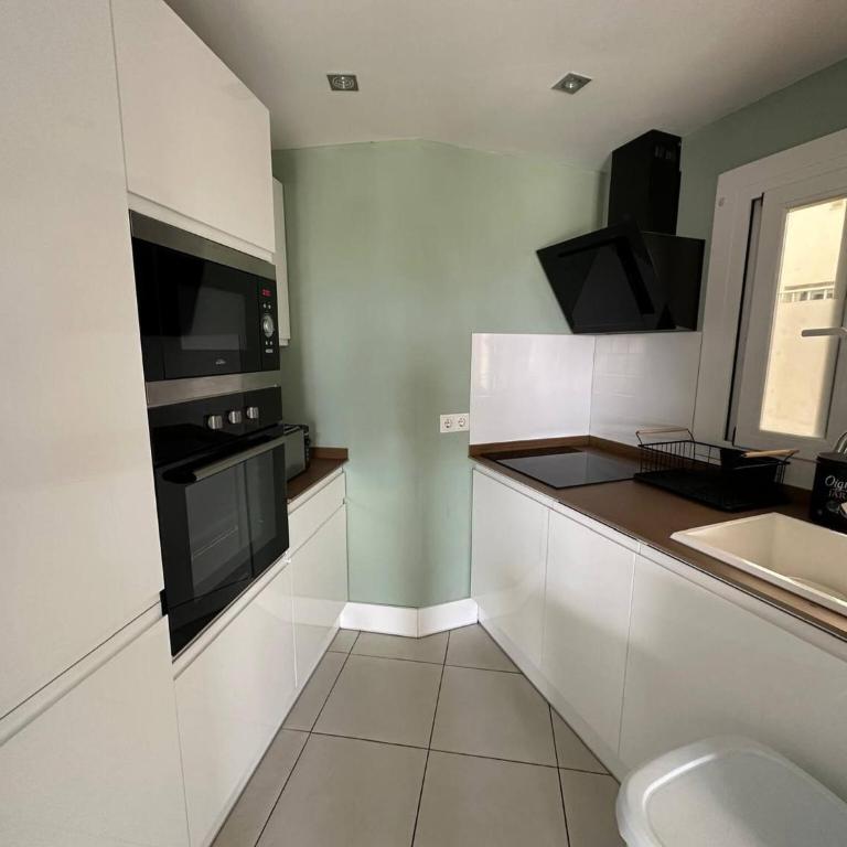 Precioso piso moderno vista mar Roses AV-61 - Two-Bedroom Family Apartment - 16