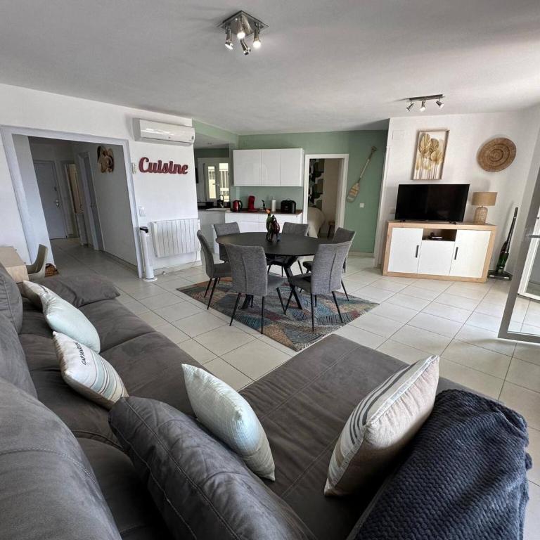 Precioso piso moderno vista mar Roses AV-61 - Two-Bedroom Family Apartment - 15