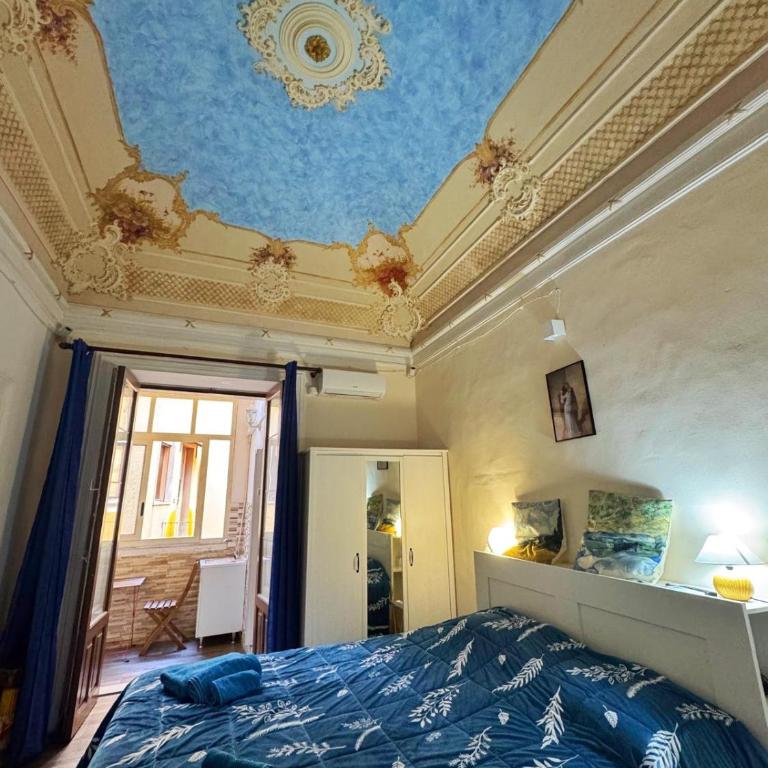 Art in Center - Double Room with Private Bathroom - 17
